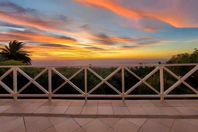 Cape Rose Cottage - Penthouse In Camps Bay Cape Town Exterior photo