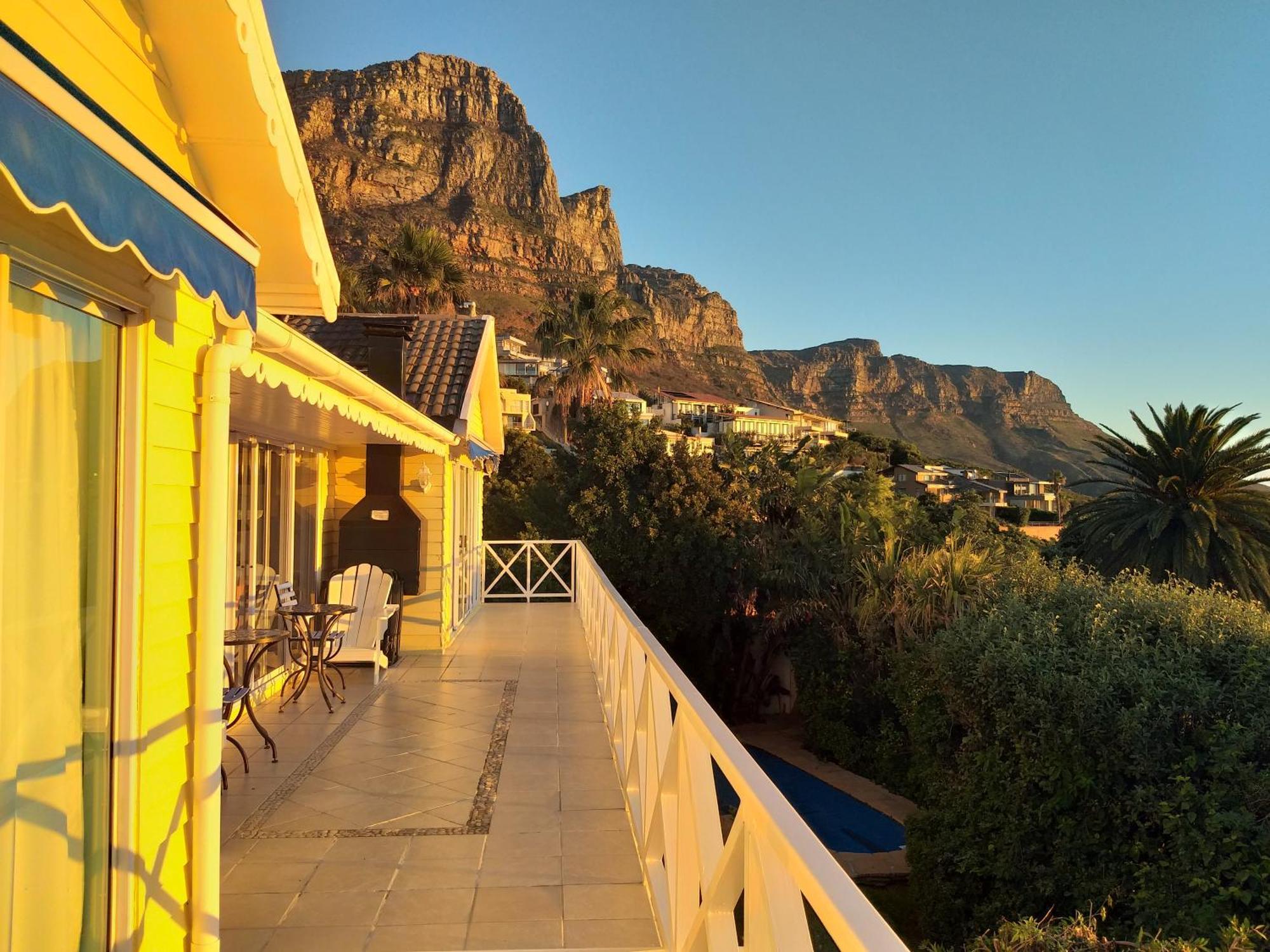 Cape Rose Cottage - Penthouse In Camps Bay Cape Town Room photo